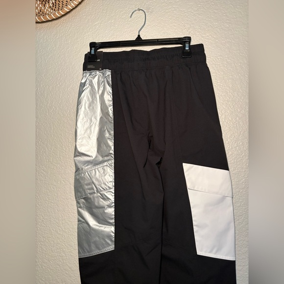 Air Jordan Winter Utility Womens Pants Size S Joggers Black Silver NWT - Picture 3 of 15